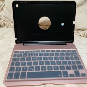 iPad Mini 4 Bluetooth keyboard case, used not new